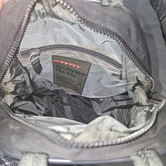 Stylish Small Vintage Authentic Prada Black & Gray With Red Accent Nylon Handbag - Picture 7 of 8